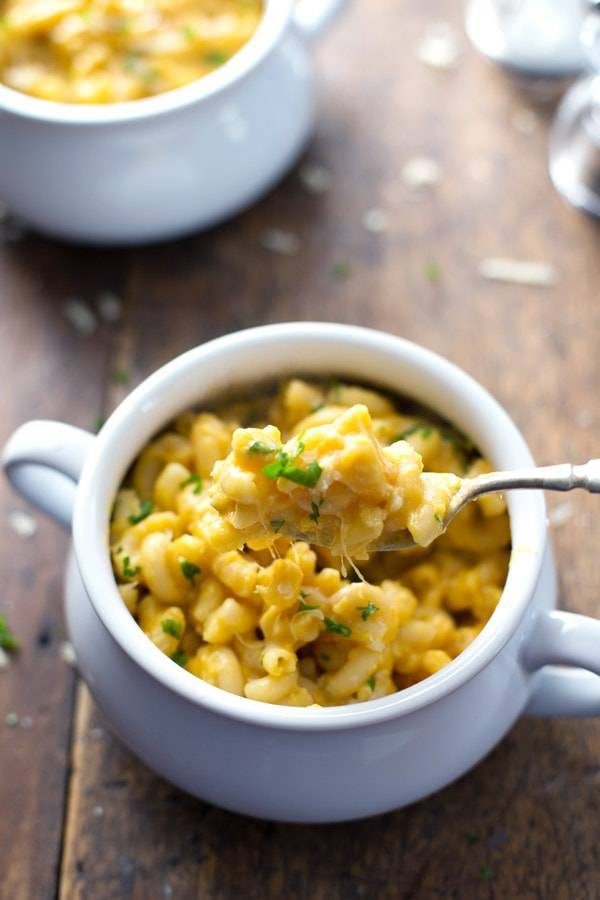Healthy Mac and Cheese: one heaping cup of comfort food for just 350 calories. Simple, creamy, homemade goodness. So good! | pinchofyum.com